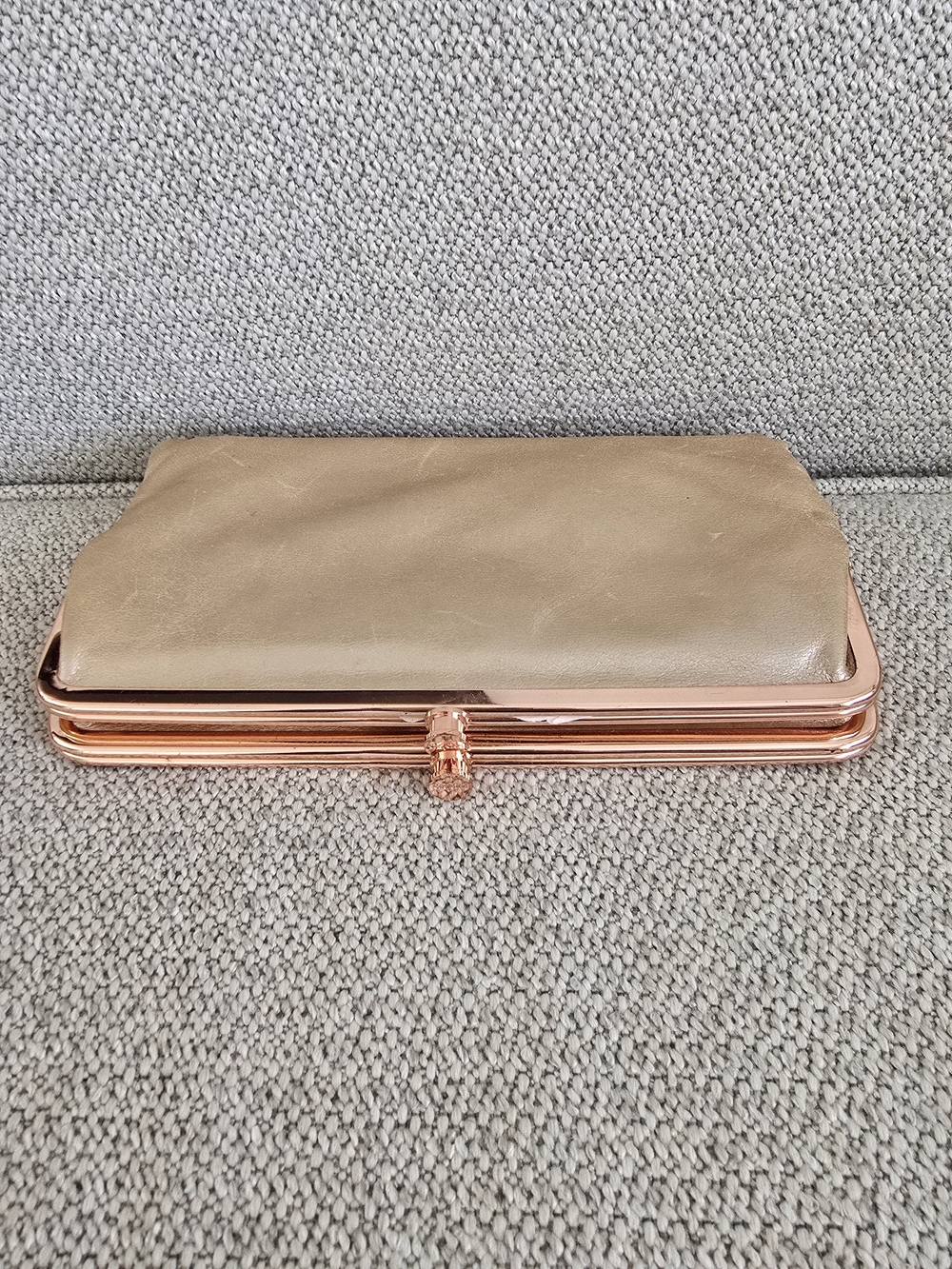 HOBO Double Kisslock Clutch Wallet - Shimmer Pearl Pink / Rose Gold Hardware - Picture 5 of 9